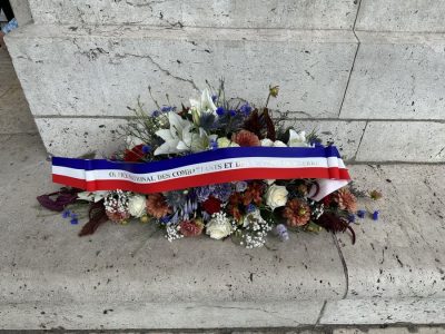 Composition florale pour hommage des victimes de guerre